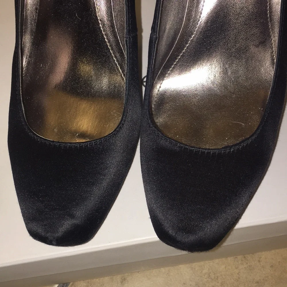 Calvin Klein; Satin. 8.5M
